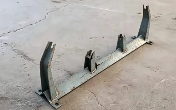 Bakit madaling mabali ang mga conveyor idler bracket sa mga lugar ng pagmimina?
